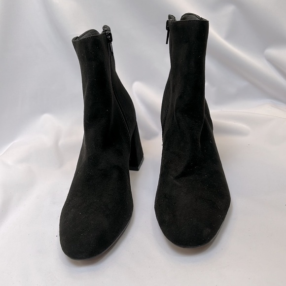 Chinese Laundry | Shoes | Chinese Laundry Davinna Suede  Chinese Laundry Davinna Suede Chunky Heel Ankle Bootie-Size 9 NWOB